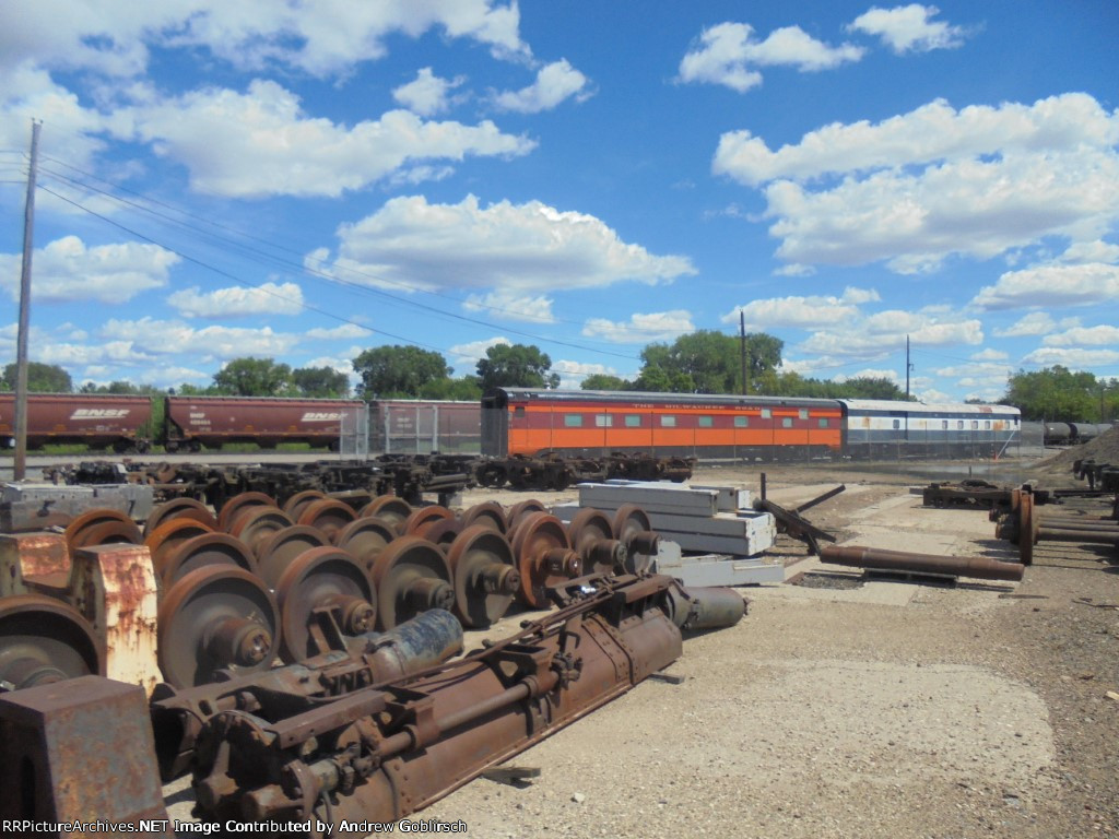 BNSF 489484, MILW 31 + NSRX 800098